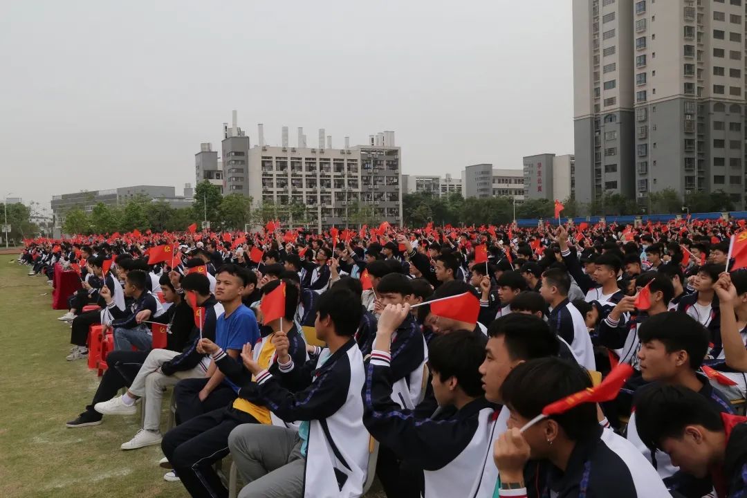 来宾"壮族三月三·民族体育炫"启动!外籍留学生也来"嘿嘹嘹啰"