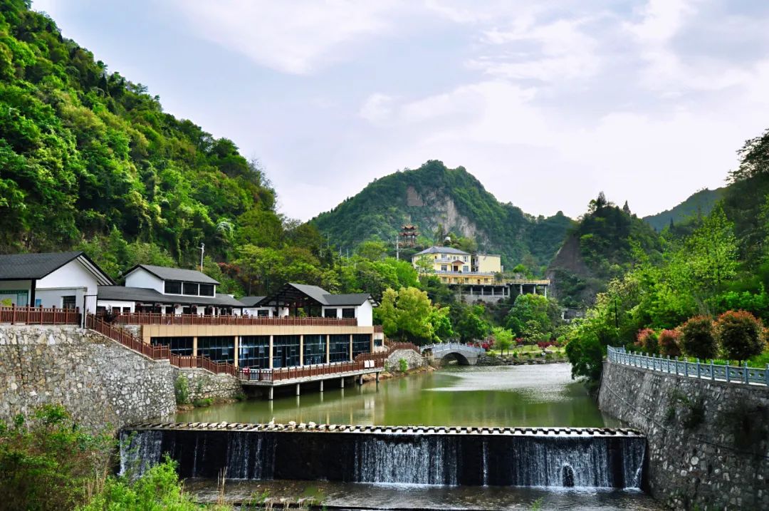 十堰自驾游来张湾探寻如画乡村公路邂逅田园风光