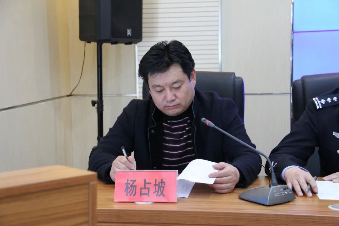 县检察院检察长黄强,县司法局局长陈永军,县公安局常务副局长岳秉忠