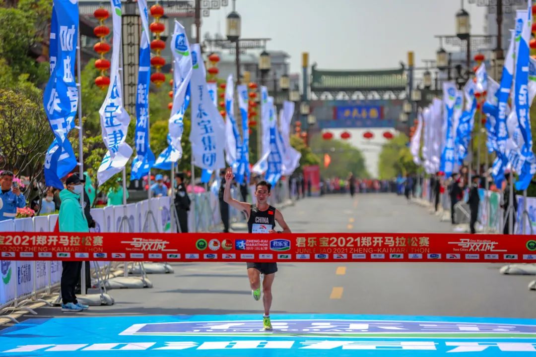 2021郑开马拉松赛激情开跑
