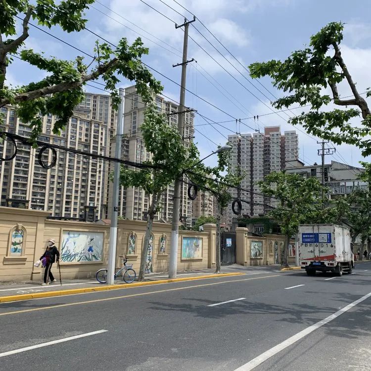 昌平路康定路街景