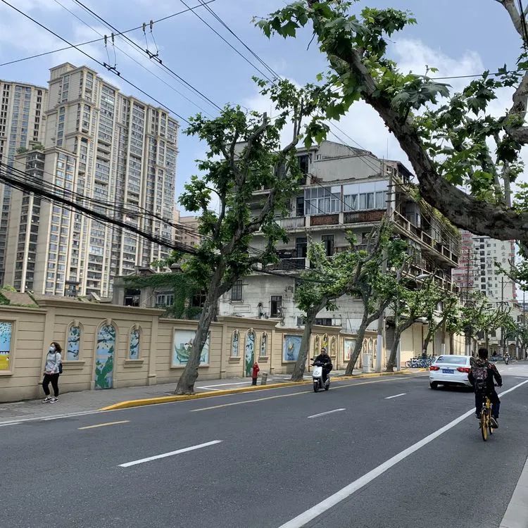 昌平路康定路街景