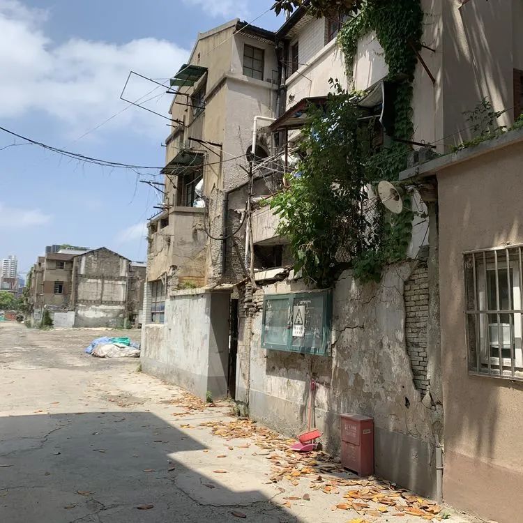 昌平路康定路街景