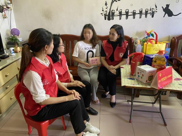 邻里互助传爱心,共建社区和谐大家庭