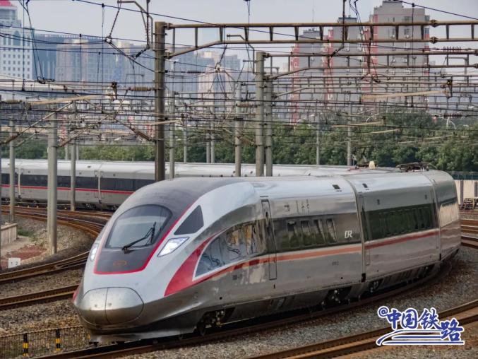 2019年12月30日cr400bf-c型投运这是中国首款时速350公里的智能动车组