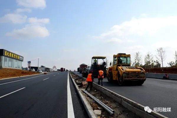 昭通中心城市西环线道路建设快速推进