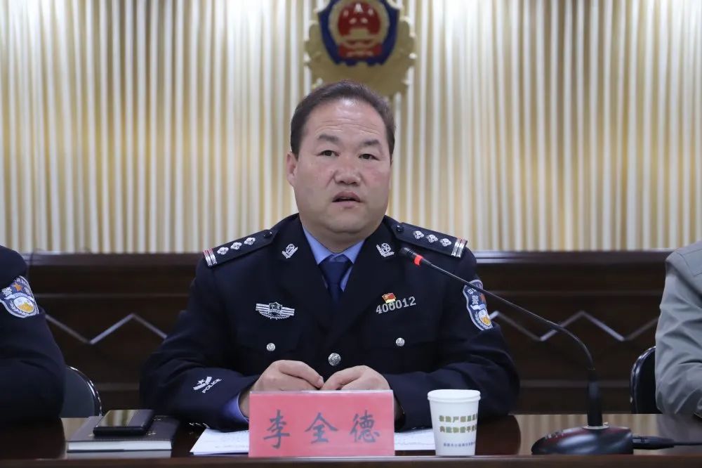4月20日,固原市公安局交通警察分局邀请原州区综合执法局副局长张家川