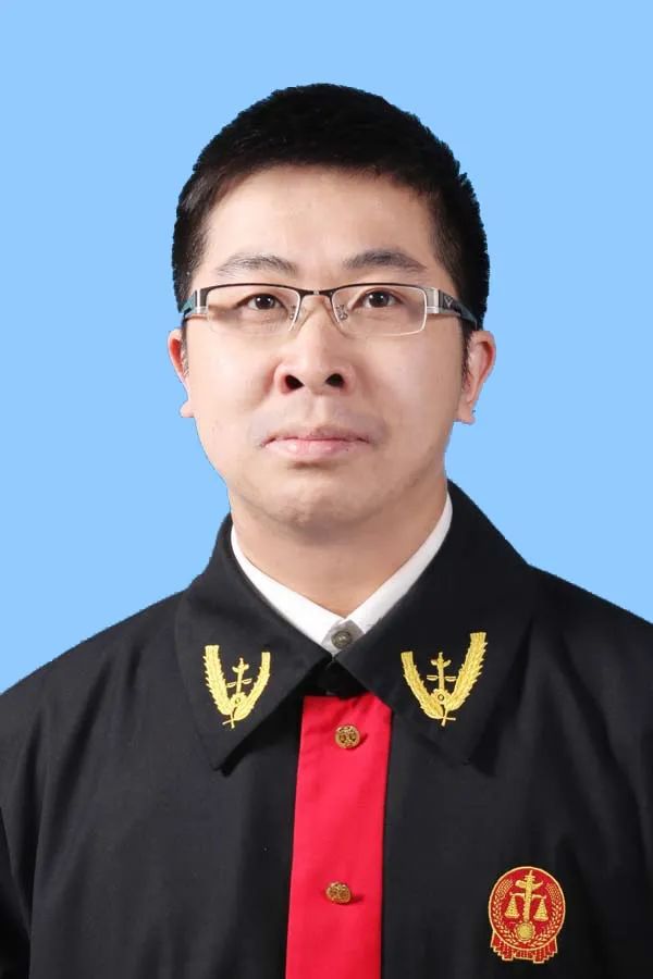 弘扬英模精神先锋党员执行利剑梁嘉俊