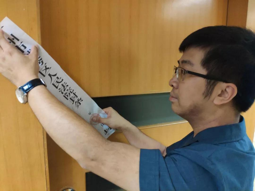 弘扬英模精神先锋党员执行利剑梁嘉俊