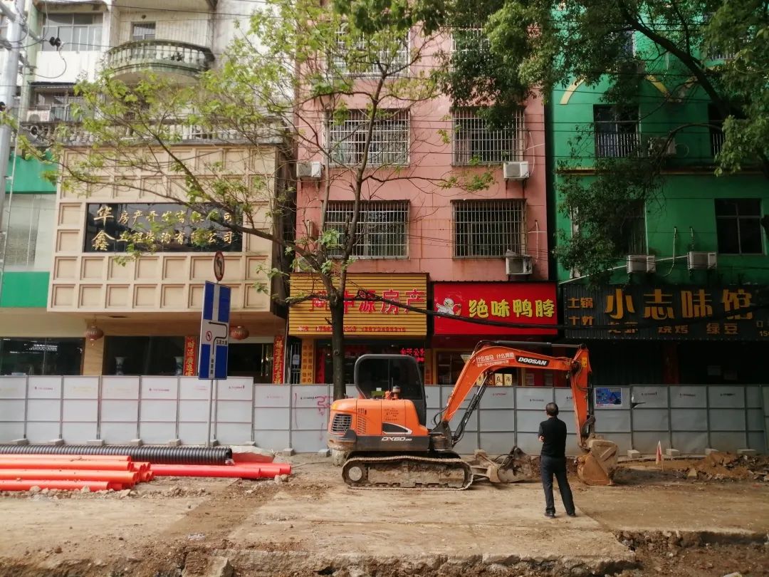 连日来,抚州市区老城区体育路(体育路与玉茗大道路口至体育路与抚印