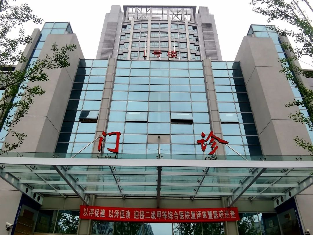 动态吴淞中心医院接受二级甲等综合医院复评审暨医院巡查