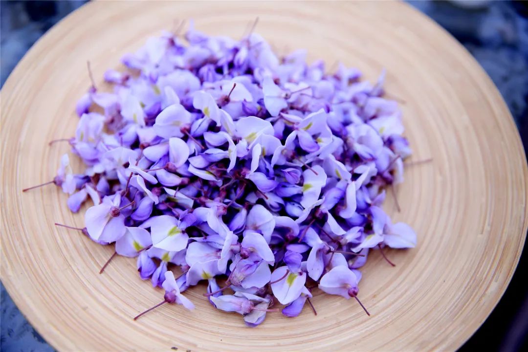 能赏还能食用!美丽的紫藤花吃起来是什么味道?