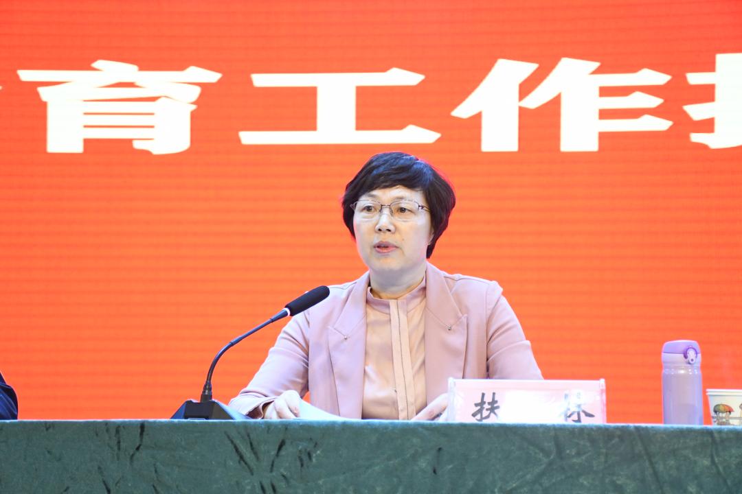 会上,新县县委常委,常务副县长潘旭对新县食育工作进行总结汇报