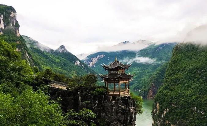 步入梦中的桃花源走进花天河景区花天河旅游区坐落于巴东县清太坪镇与