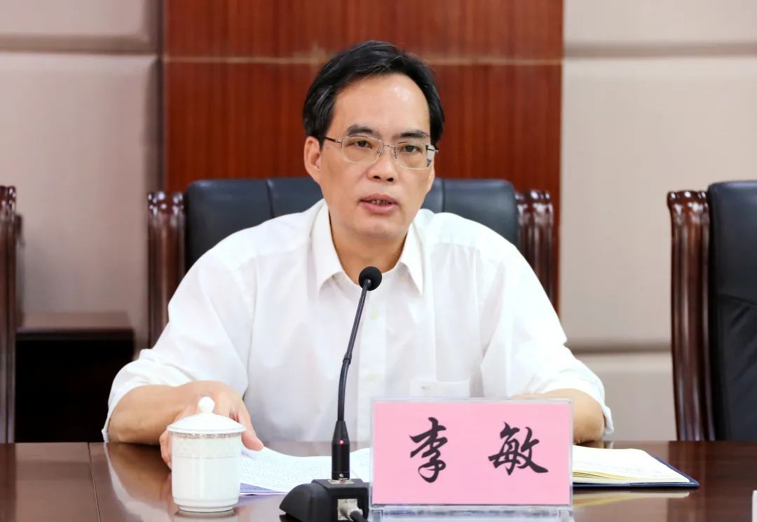 贵港中院副院长李敏 会上,贵港中院副院长李敏汇报了全市法院开展