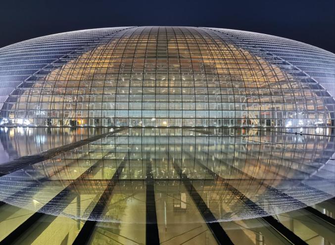 国家大剧院位于北京市中心天安门广场西侧,是中国国家表演艺术的最高