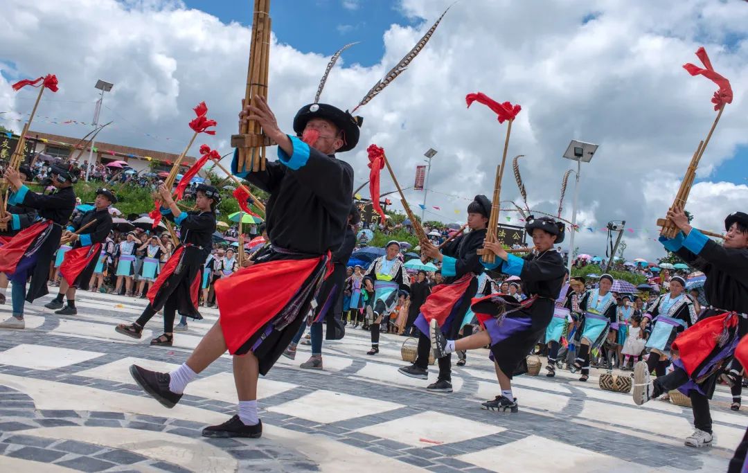 它流传在纳雍县猪场苗族彝族乡,是苗族人民世代相传的芦笙舞蹈之一
