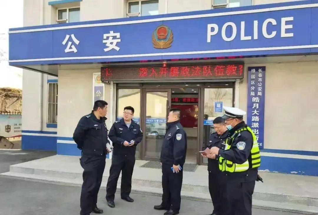 4月19日下午,长春市公安局交警支队绿园大队民警深入辖区皓月大路