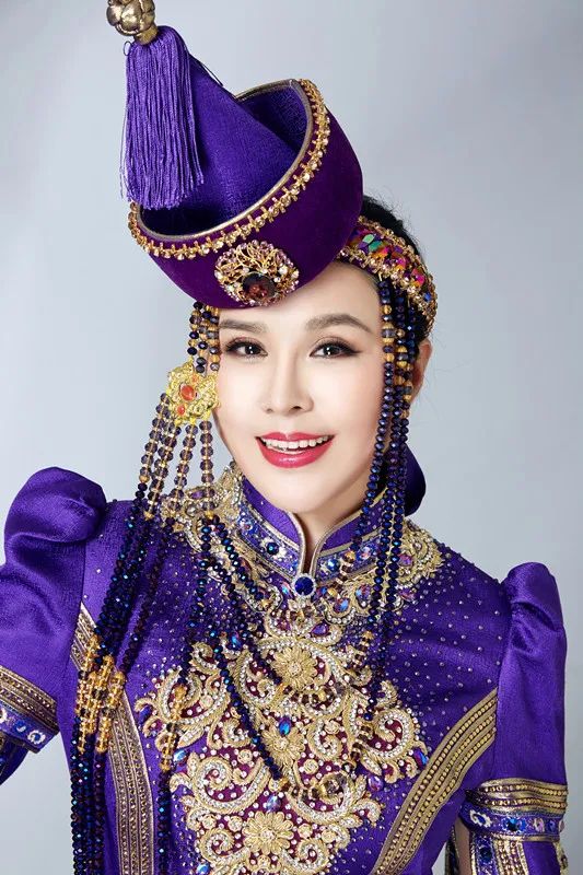 《套马杆》 《火红的萨日朗》原唱 蒙古族女歌手 乌兰托娅多明戈国际