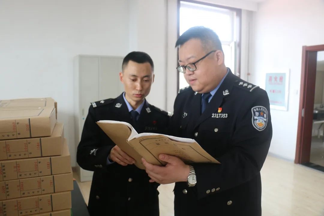 英模在身边张广鑫和他的战友们跨越5000公里的奔赴
