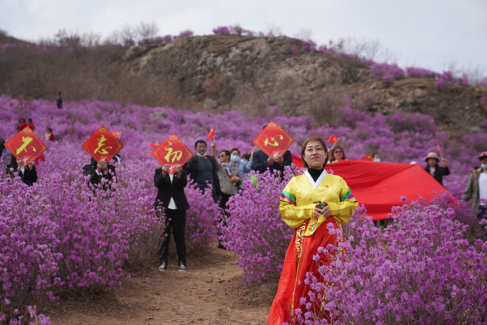 杜鹃山风景区,位于龙江县龙兴镇新功村九屯南侧.