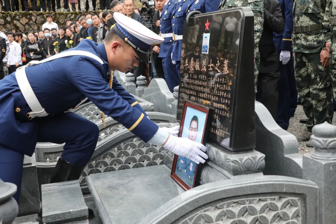 今天我们接丰晨敏烈士回家