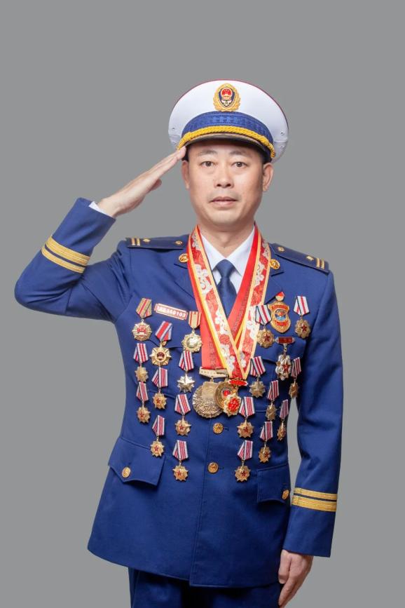 用汗水和智慧守护一方平安—应急管理部"平安英雄"候选人蒋爱兵同志