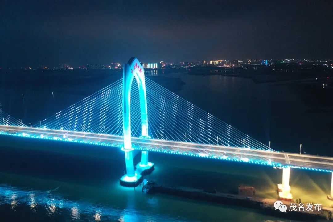 多图!水东湾大桥夜晚灯光秀,美轮美奂!