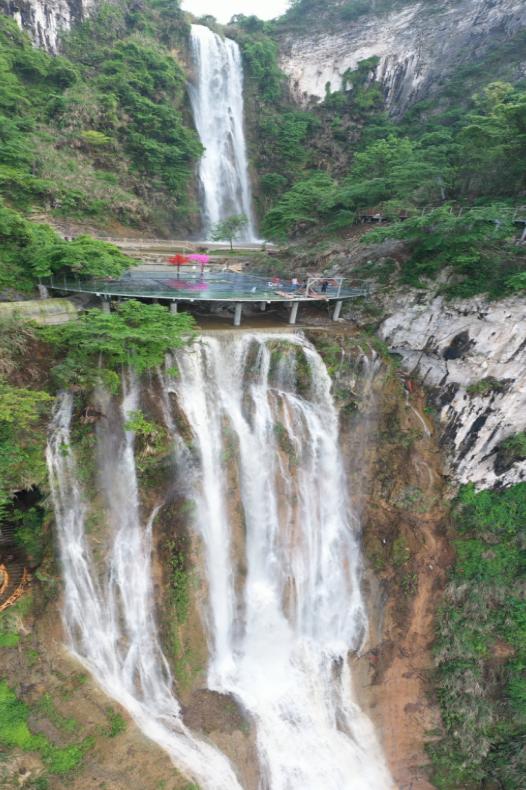 与其去游客扎堆的名山大川 何不去排市滴水岩偷个半日清闲 4月30日