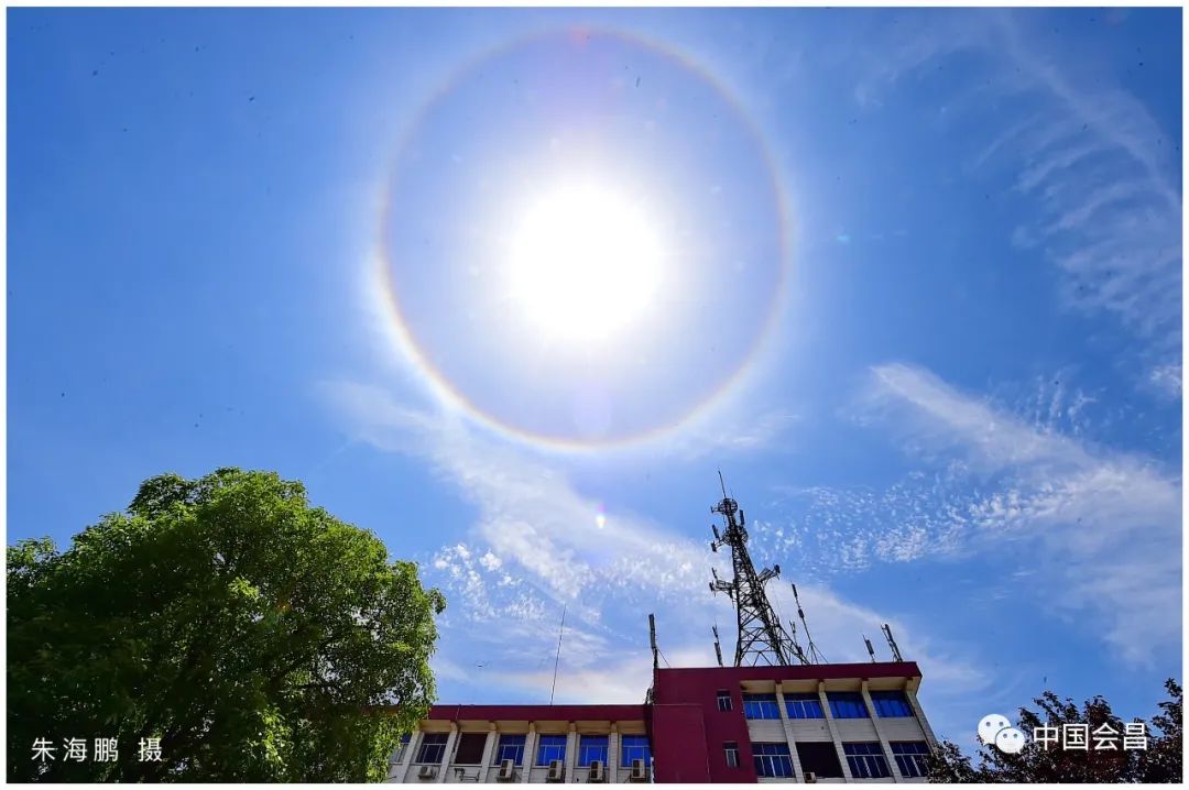 今天上午 会昌天空突然出现 "日晕"现象 太阳周边围着一圈彩虹