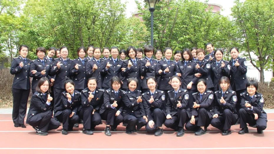 司青榜样坚韧不拔兮绽芳华上海市女子监狱一监区新收青年团队