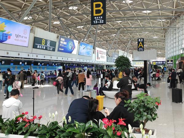 济南机场单日旅客吞吐量突破6万人次再创开航以来新高峰