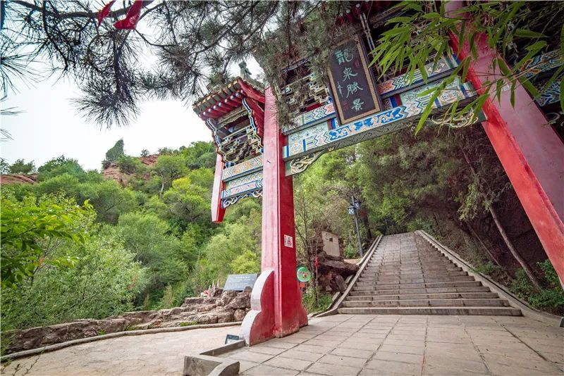 平凉文旅总工会踏春行山水崇信龙泉寺