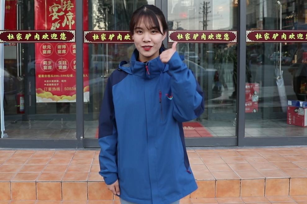 劳动最光荣看美女主播体验饭馆服务员