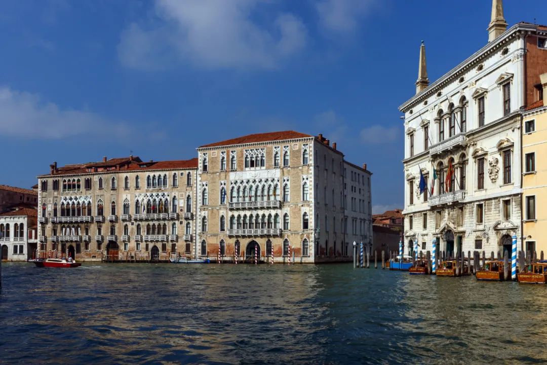 意大利教育中心威尼斯大学(意大利文:università ca" foscari