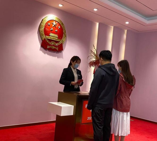 市中区婚姻登记处 情暖"五一" 为爱坚守