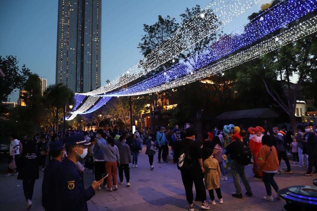 意风区傍晚街景