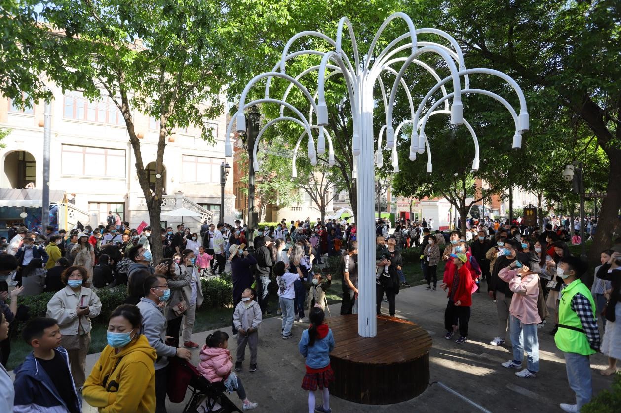 游人打卡互动点位：烟泡树