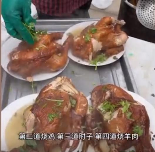 20个菜4个汤,龙虾肘子猪蹄烧鸡…全是硬菜!你吃过这样的流