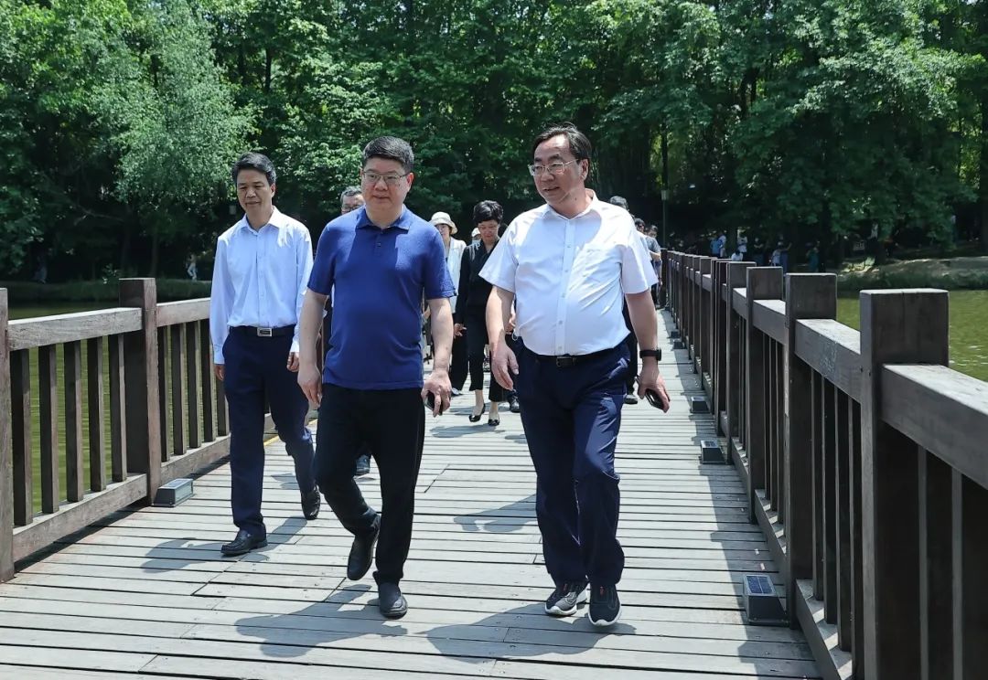 五一假期绍兴市委书记专程来到西施故里强调了这件要事