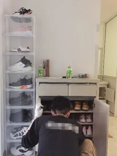 天津33岁小伙兼职做整理师走红！月入过万！（最新发布）