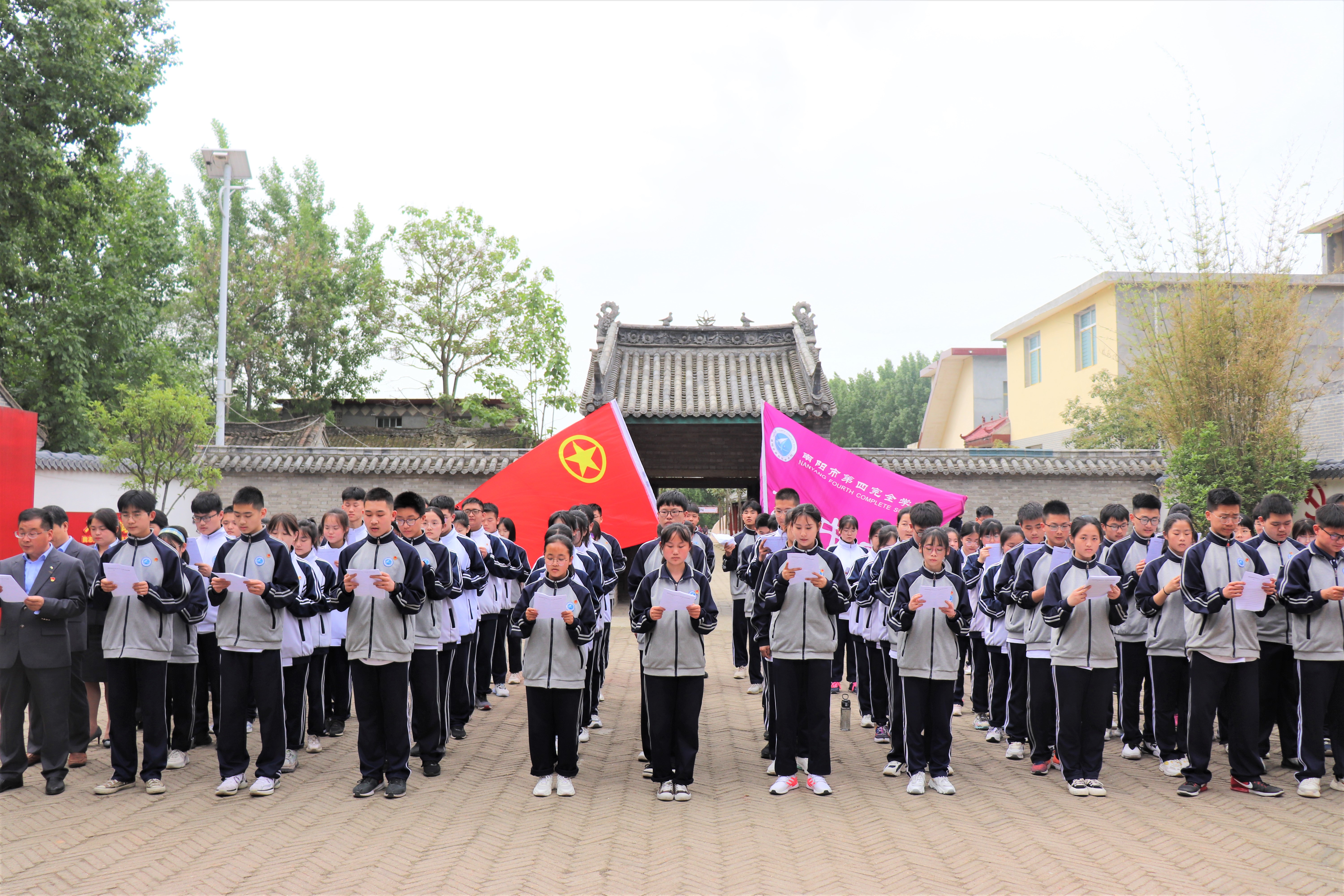 南阳市第四完全学校开展五四主题团日暨入团仪式活动