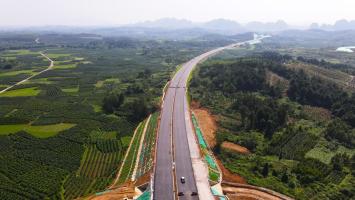 (蒙象来指挥部供图)贺州至巴马高速公路(蒙山至象州段)由广西北部湾