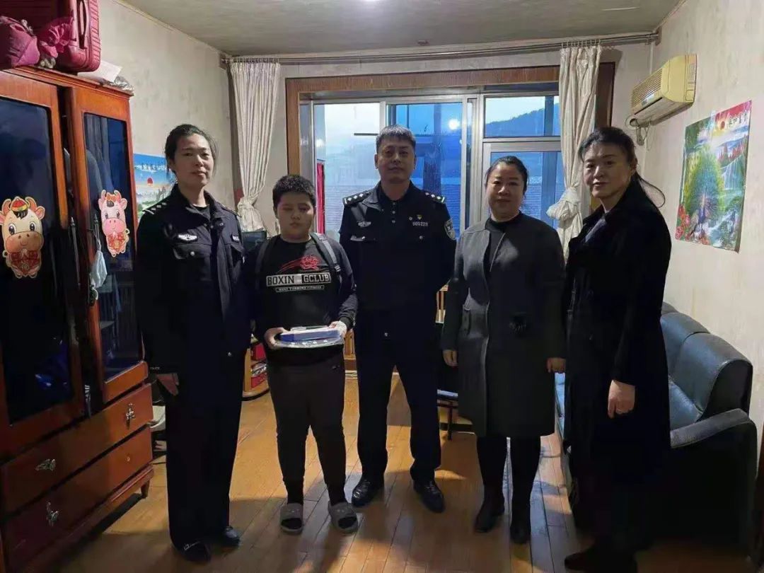 我为群众办实事汪清县公安局各派出所立足岗位竭诚为民