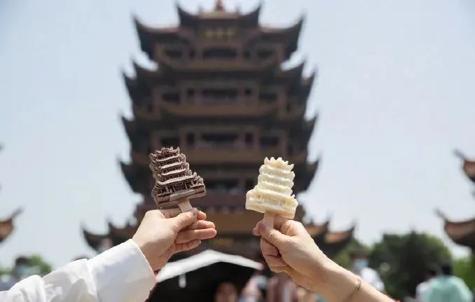 江西日报↓ ↓ ↓图源 | @江西日报江西也亮出了王牌——滕王阁