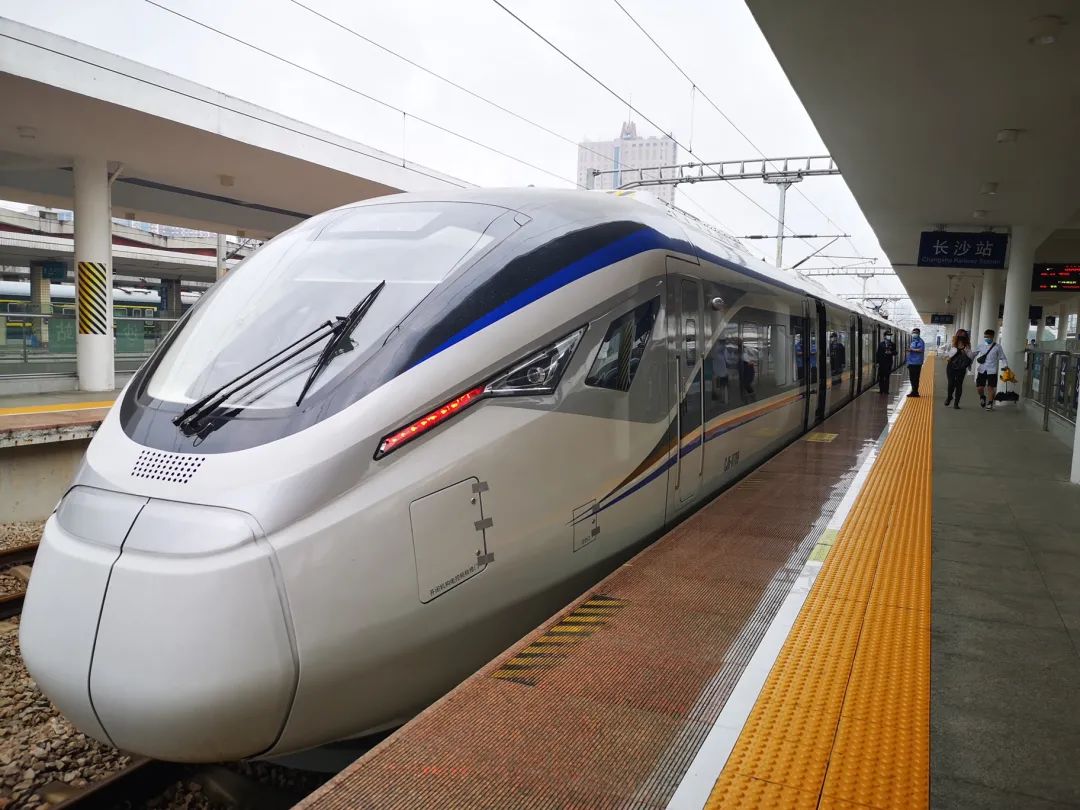 今日长株潭城际铁路开启公交化运营模式
