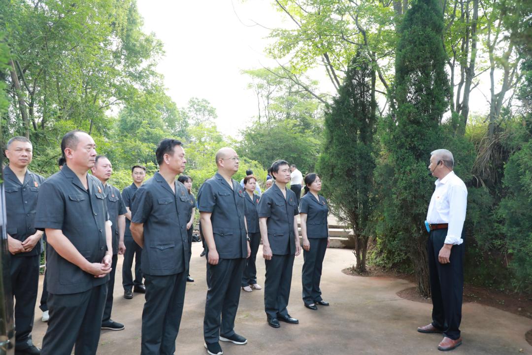 党史学习教育前往贺焕文烈士墓开展主题党日活动