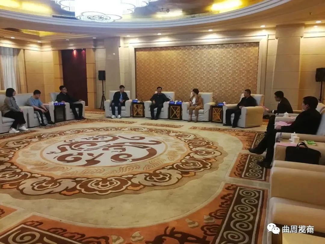 后,李凡分别会见了杭州颐高集团董事长翁南道,昆山台商会会长廖振勇