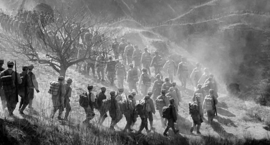 湘江战役后,党内对中央红军的前进方向,一直进行着激烈的争论.