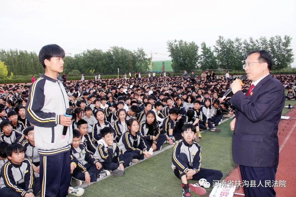 养成遵法,守法的良好习惯,扶沟江南实验学校特聘请扶沟法院党组成员